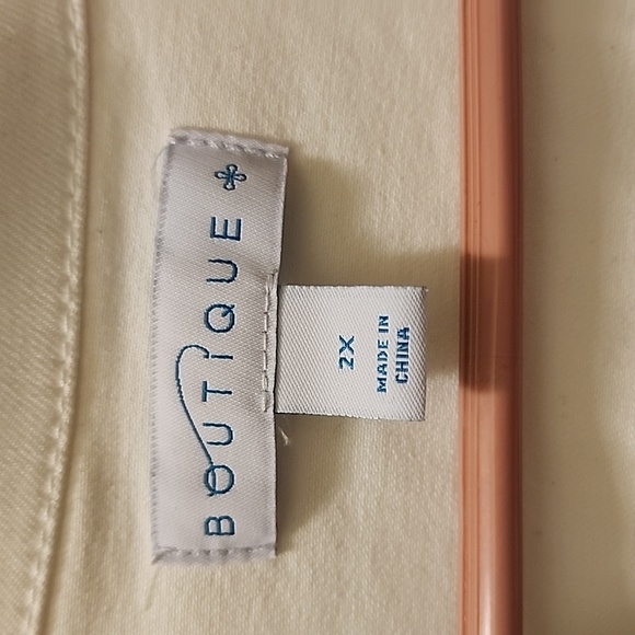 NWT! - White Denim Jacket - Picture 3 of 6